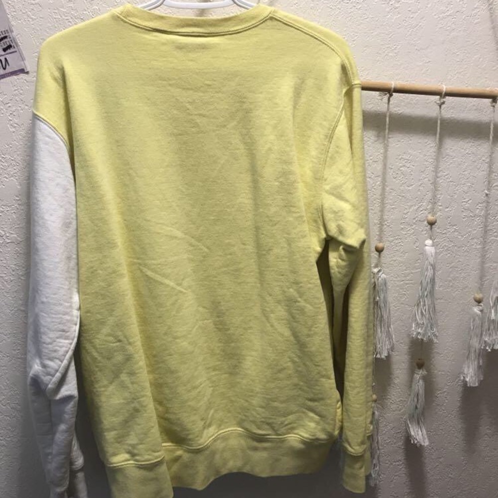 SUPREME LARGE SWEATER